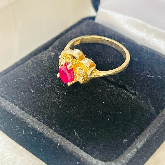 FINAL SALE✨RETAIL $1142✨14 kt gold ruby & white sapphire ring - Picture 3 of 16